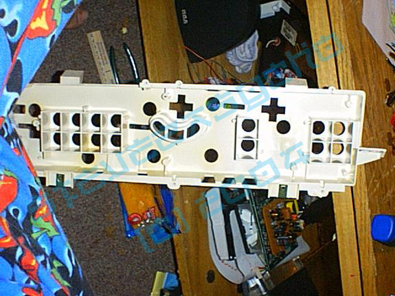 Base cluster guts.jpg (204773 bytes)